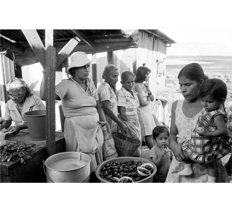 Iquitos Bélen groupe de femmes au marché à l'ombre
