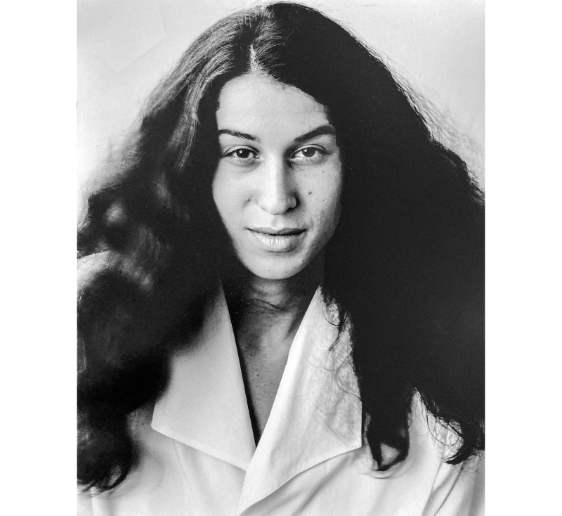 jeune-fille-cheveux-noir