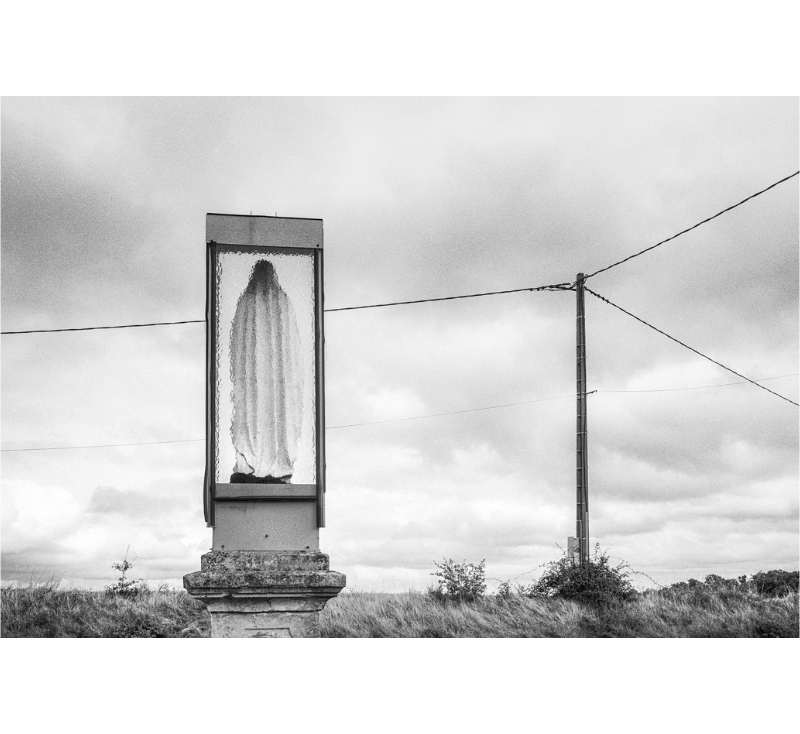 Vierge cage de verre